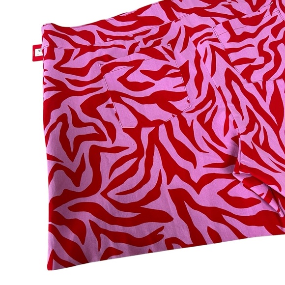 Spanx 3X Polished On The Go 6" Short in True Red Zebra Stripe Animal Print NWT - Picture 16 of 16